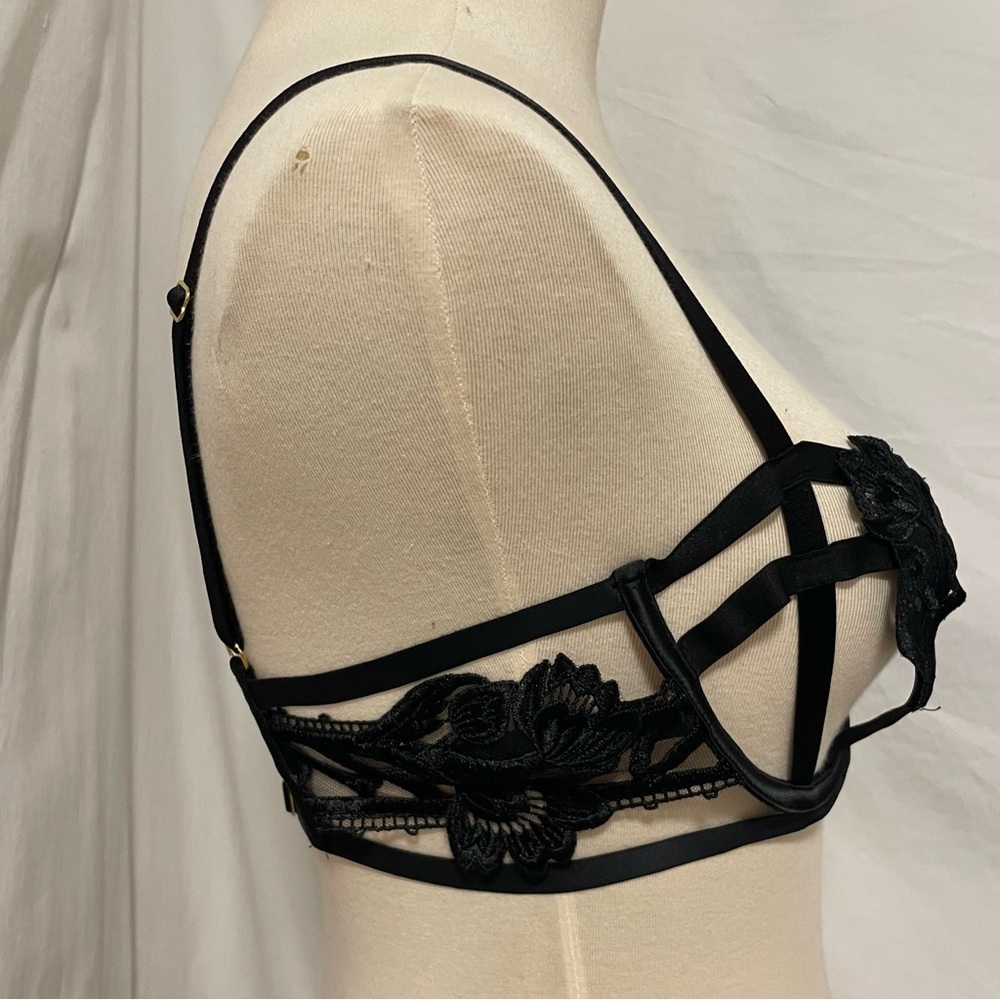 Victoria’s Secret Very Sexy Strappy Floral Lace Balconet Caged Bra Set (34D) - Picture 4 of 11